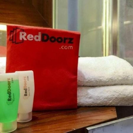 Reddoorz @ Jalan Pemuda Medan Hotel Exterior photo